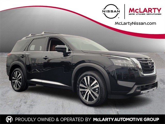 2025 Nissan Pathfinder Platinum's photo