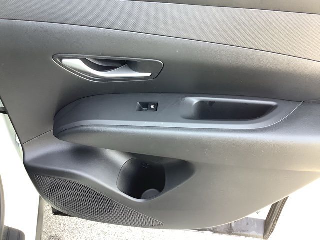 2025 Hyundai Tucson SE photo 11