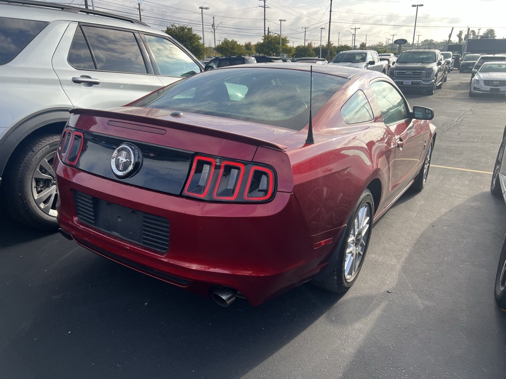 2014 Ford Mustang V6 Premium photo 2