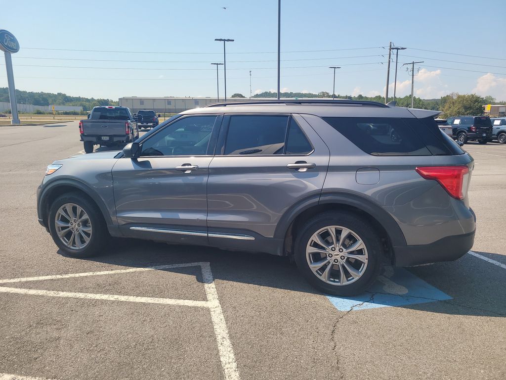 2022 Ford Explorer XLT photo 3