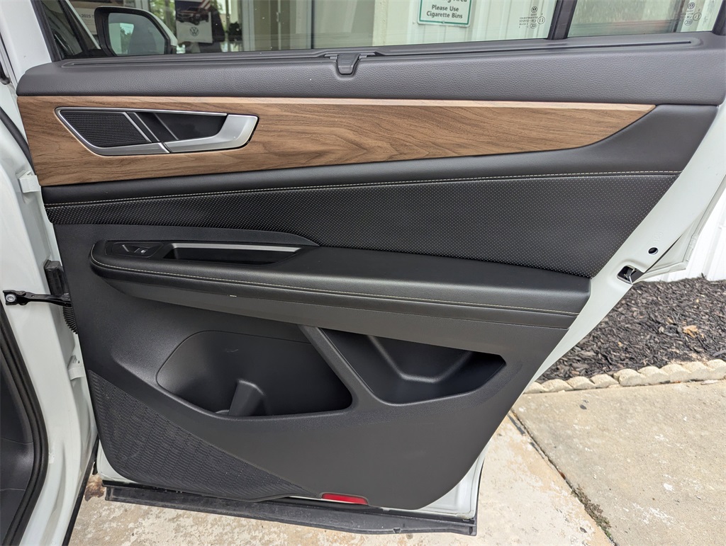 2024 Volkswagen Atlas SE Technology photo 32