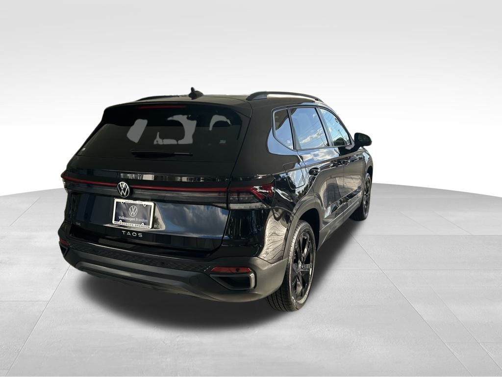 2025 Volkswagen Taos SE photo 4