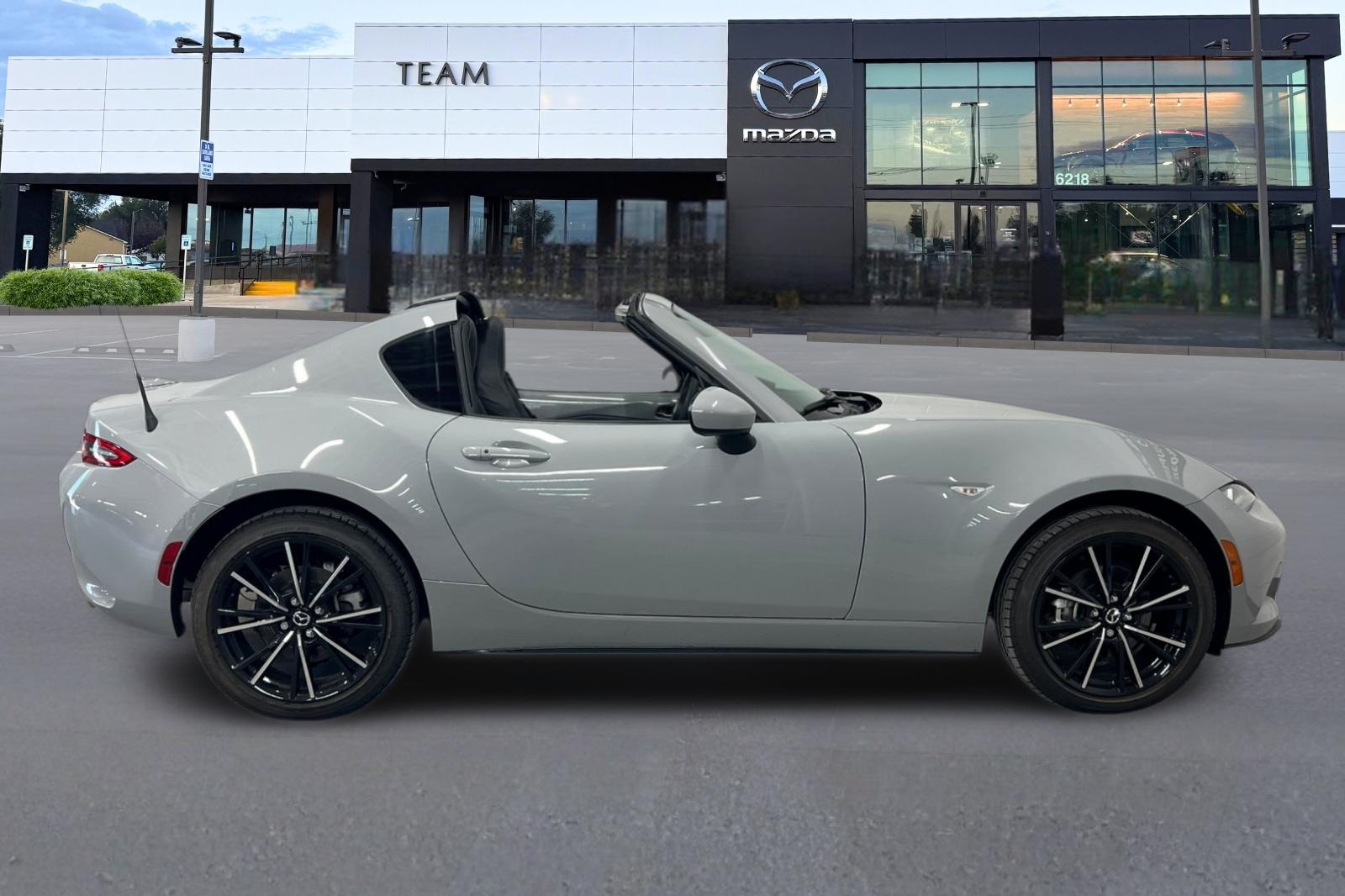 まやグレー24 Certified Pre-Owned 2024 Mazda MX-5 Miata RF Grand Touring 2D