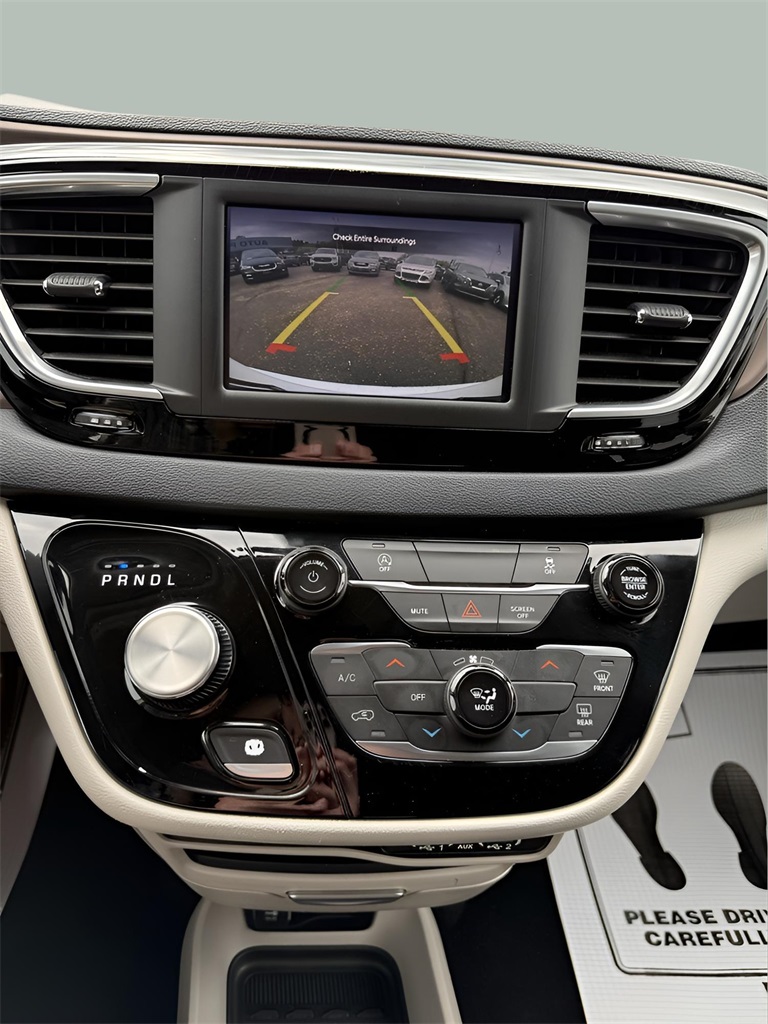 2023 Chrysler Voyager LX photo 28