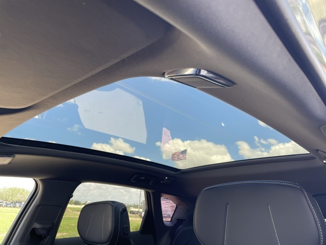 2025 Cadillac Optiq Luxury photo 14