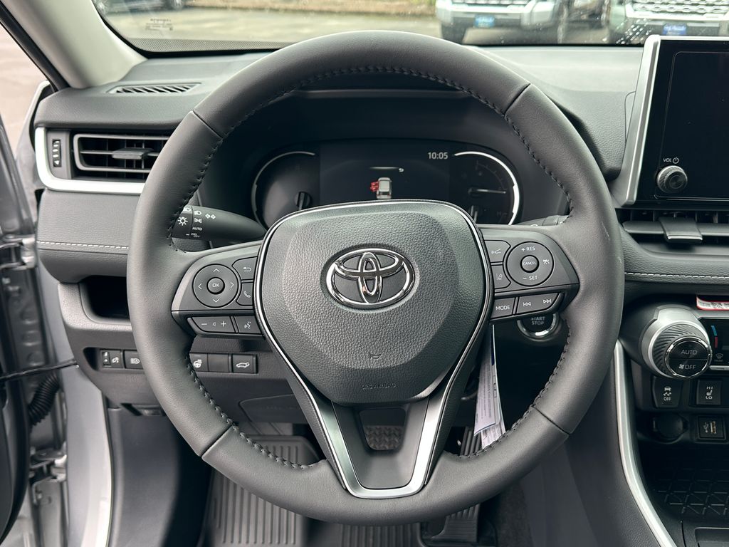 2025 Toyota RAV4 XLE photo 18
