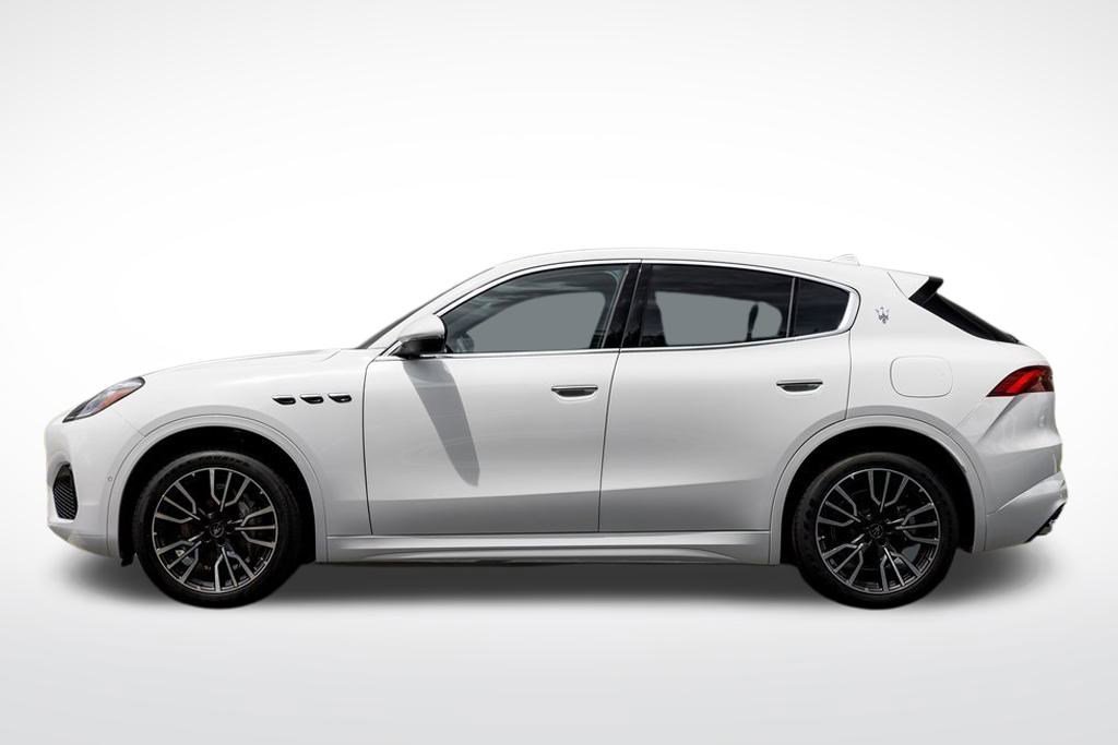 2025 Maserati Grecale photo 2