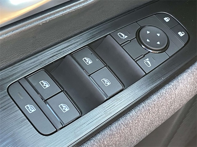 2025 Nissan Kicks SV photo 22