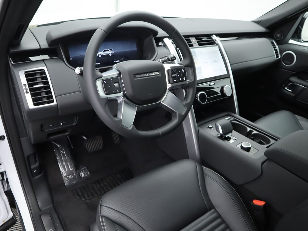 2025 Land Rover Discovery S photo 9