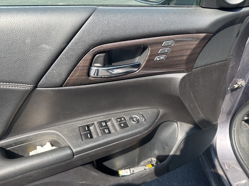 2016 Honda Accord EX-L photo 14