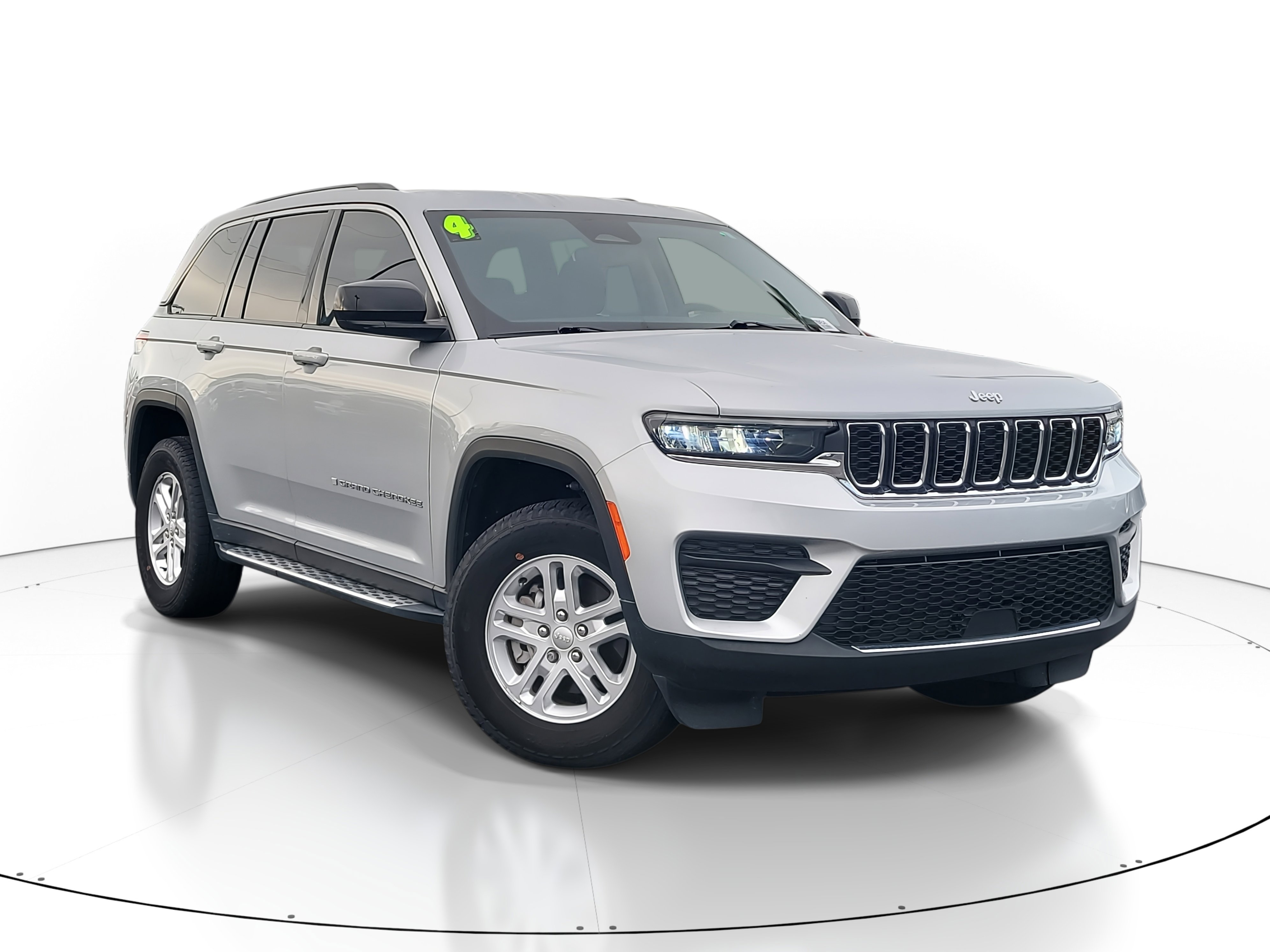 2024 Jeep Grand Cherokee Laredo's photo