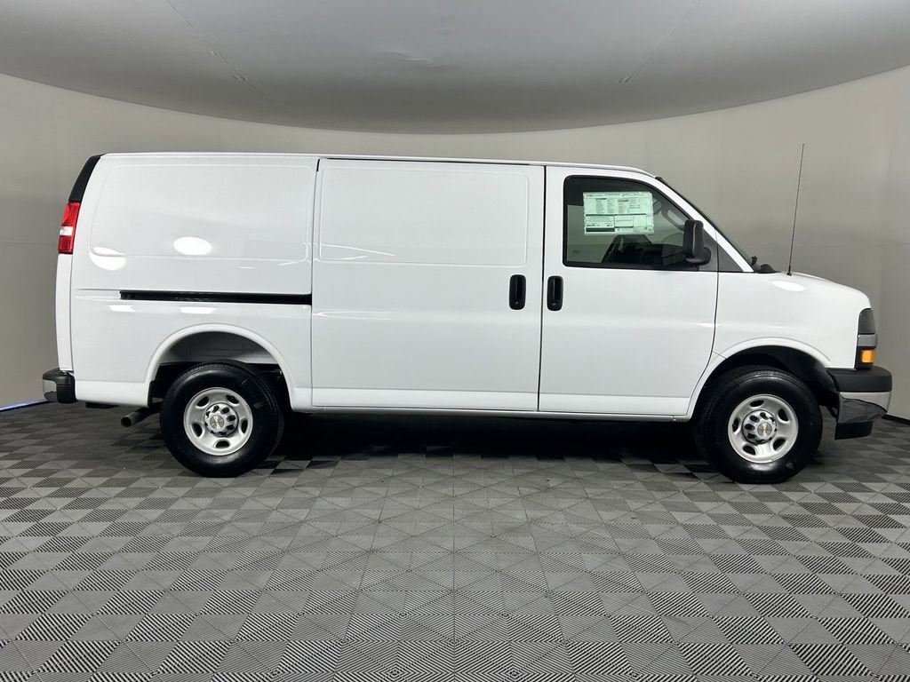 2025 Chevrolet Express Cargo Van 2500 photo 3
