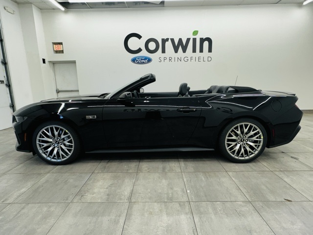 2025 Ford Mustang GT Premium Convertible photo 3