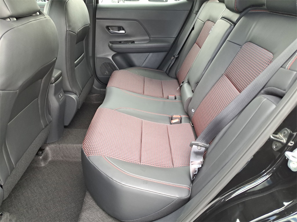 2026 Nissan Kicks SR photo 12