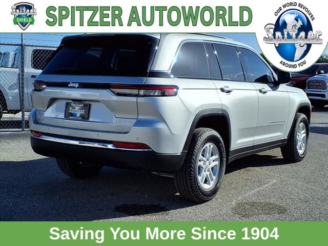 2025 Jeep Grand Cherokee Laredo photo 4