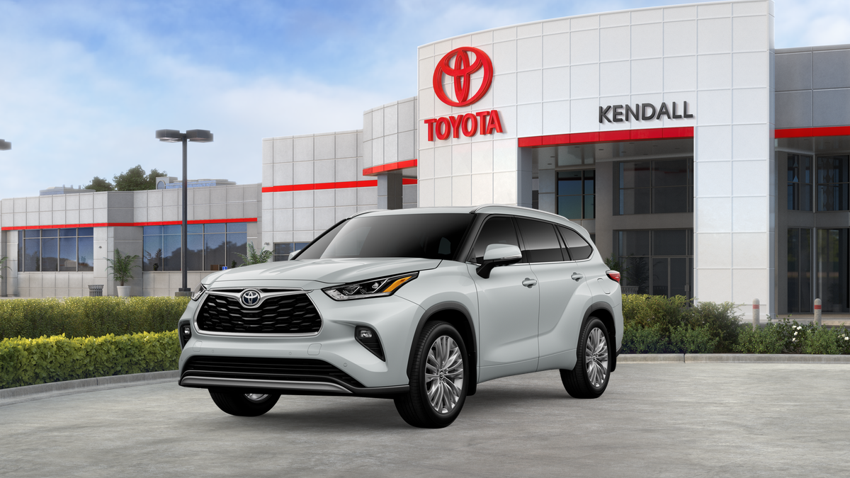2026 Toyota Highlander Platinum's photo