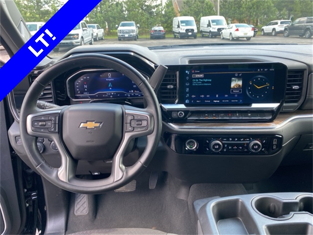 2023 Chevrolet Silverado 1500 LT photo 2