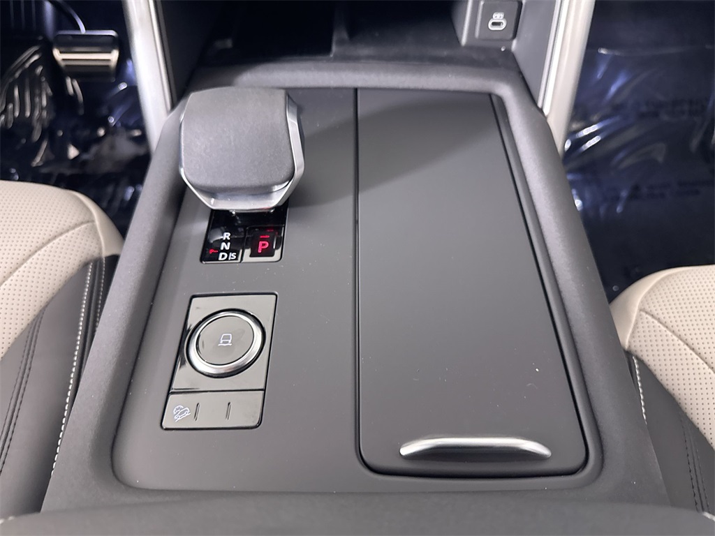 2025 Land Rover Discovery SE photo 18