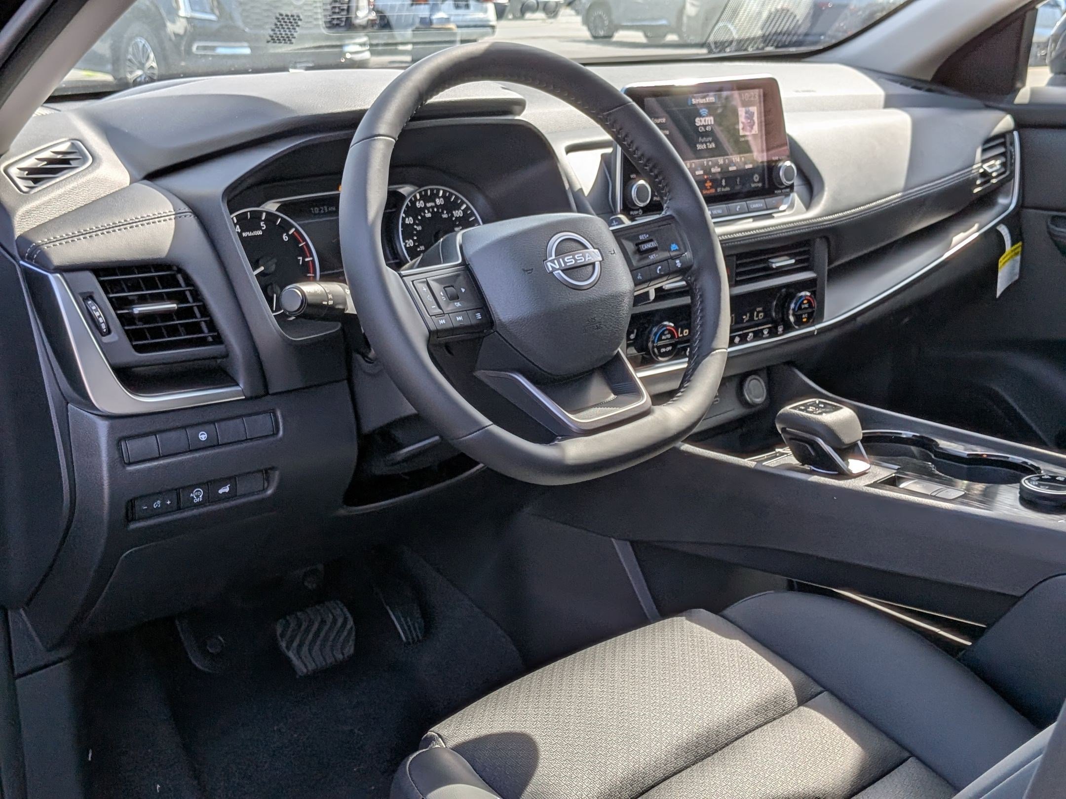 2026 Nissan Rogue SV photo 9