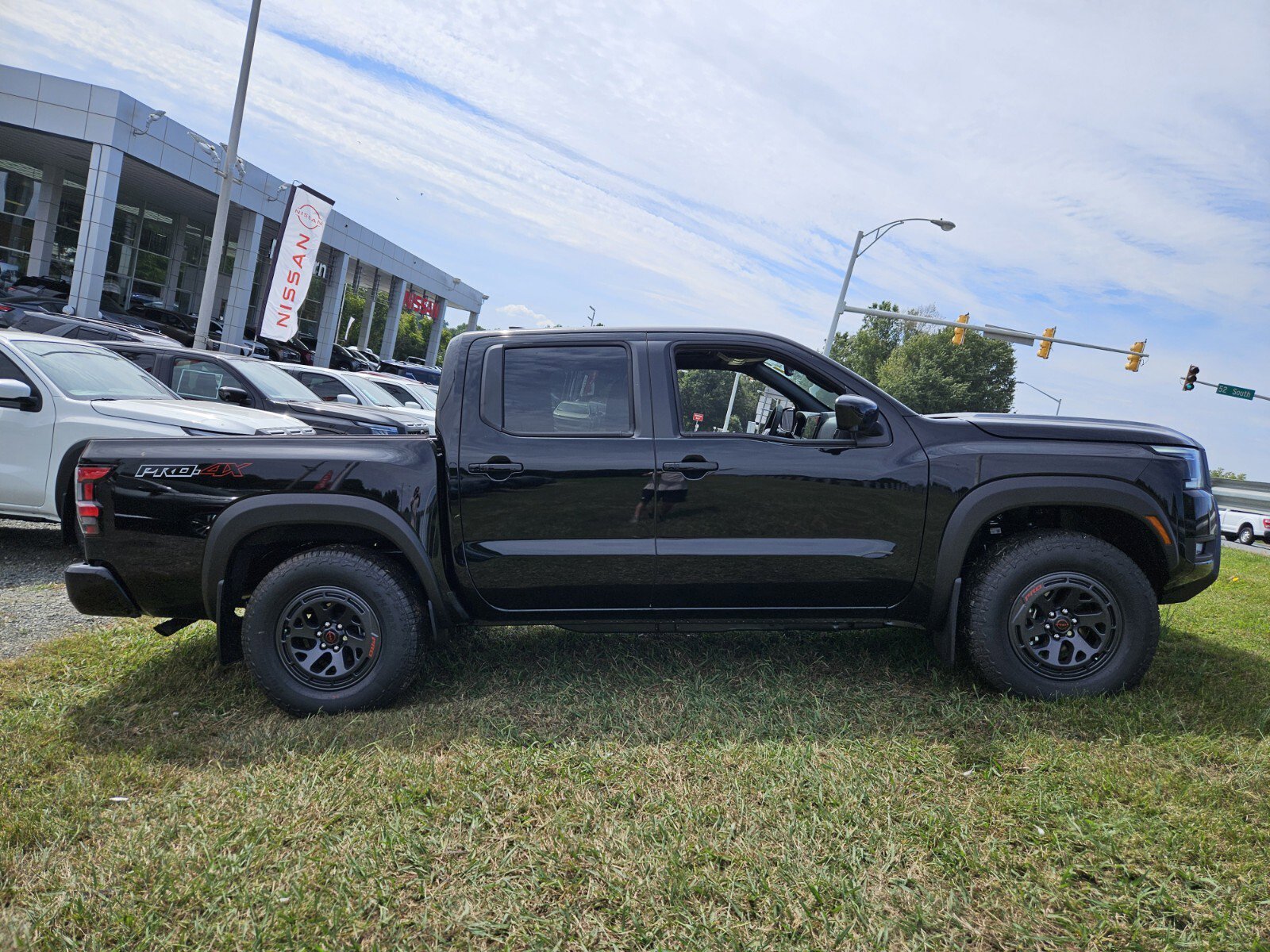2025 Nissan Frontier PRO-4X photo 3