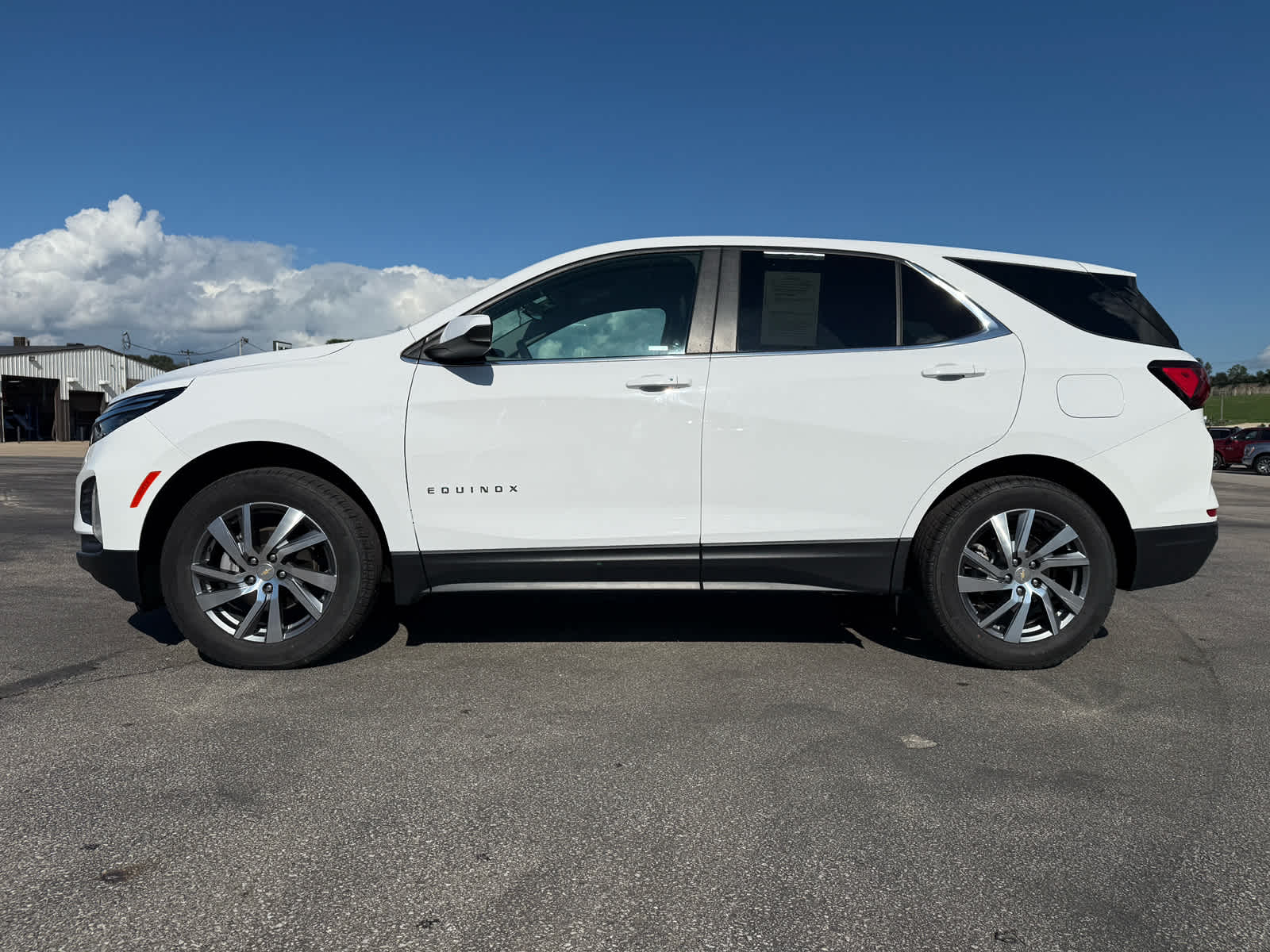 2023 Chevrolet Equinox LT photo 2