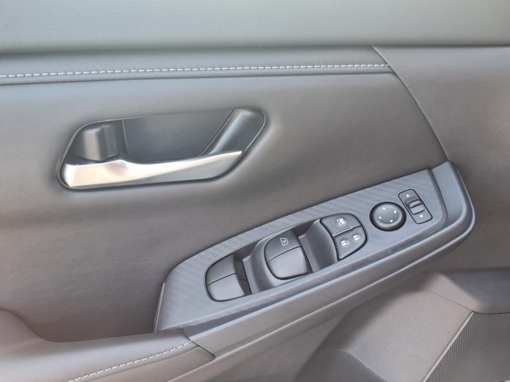 2025 Nissan Sentra SV photo 11