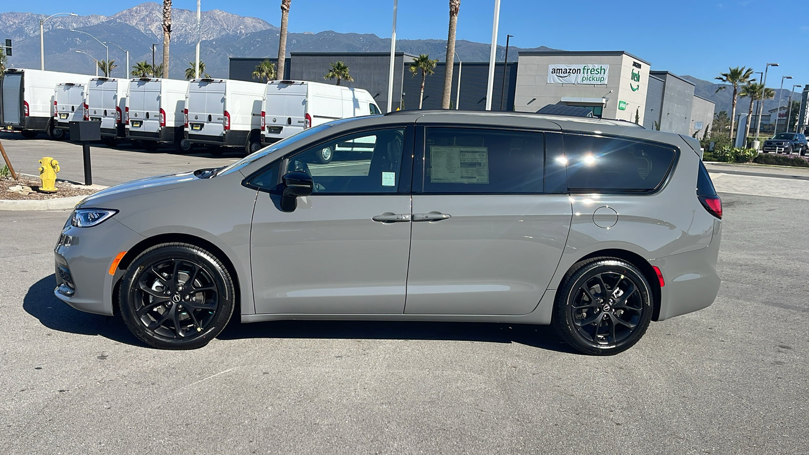 2025 Chrysler Pacifica Limited photo 2