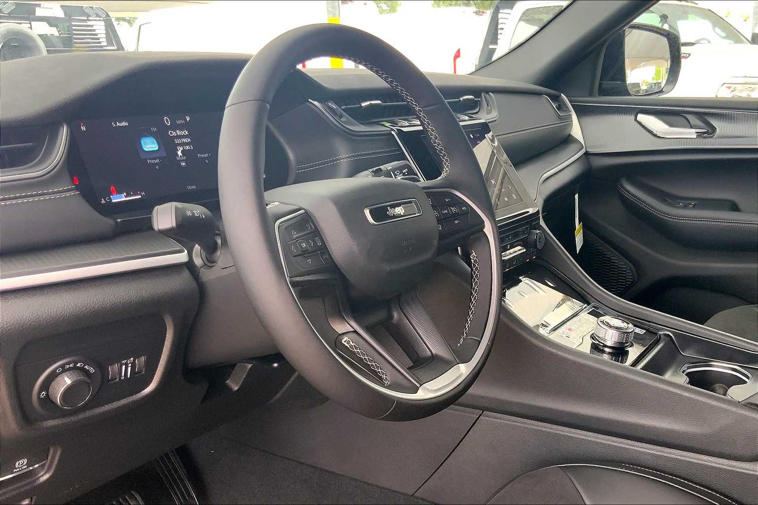 2025 Jeep Grand Cherokee Laredo X Altitude photo 7