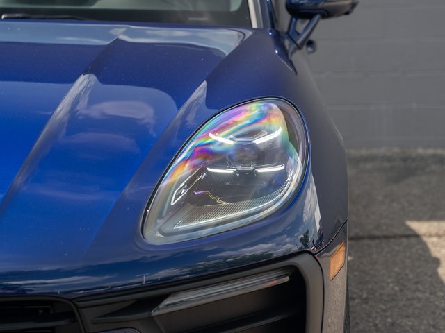 2026 Porsche Macan T photo 10