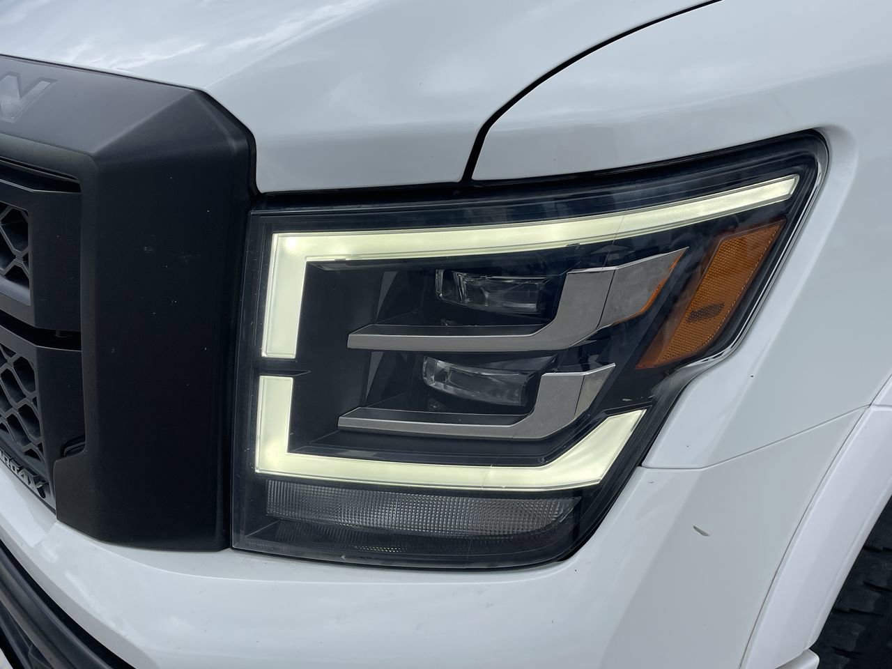 2020 Nissan Titan PRO-4X Crew Cab photo 6