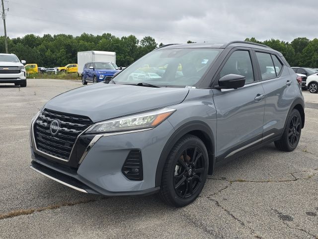 2023 Nissan Kicks SR's photo
