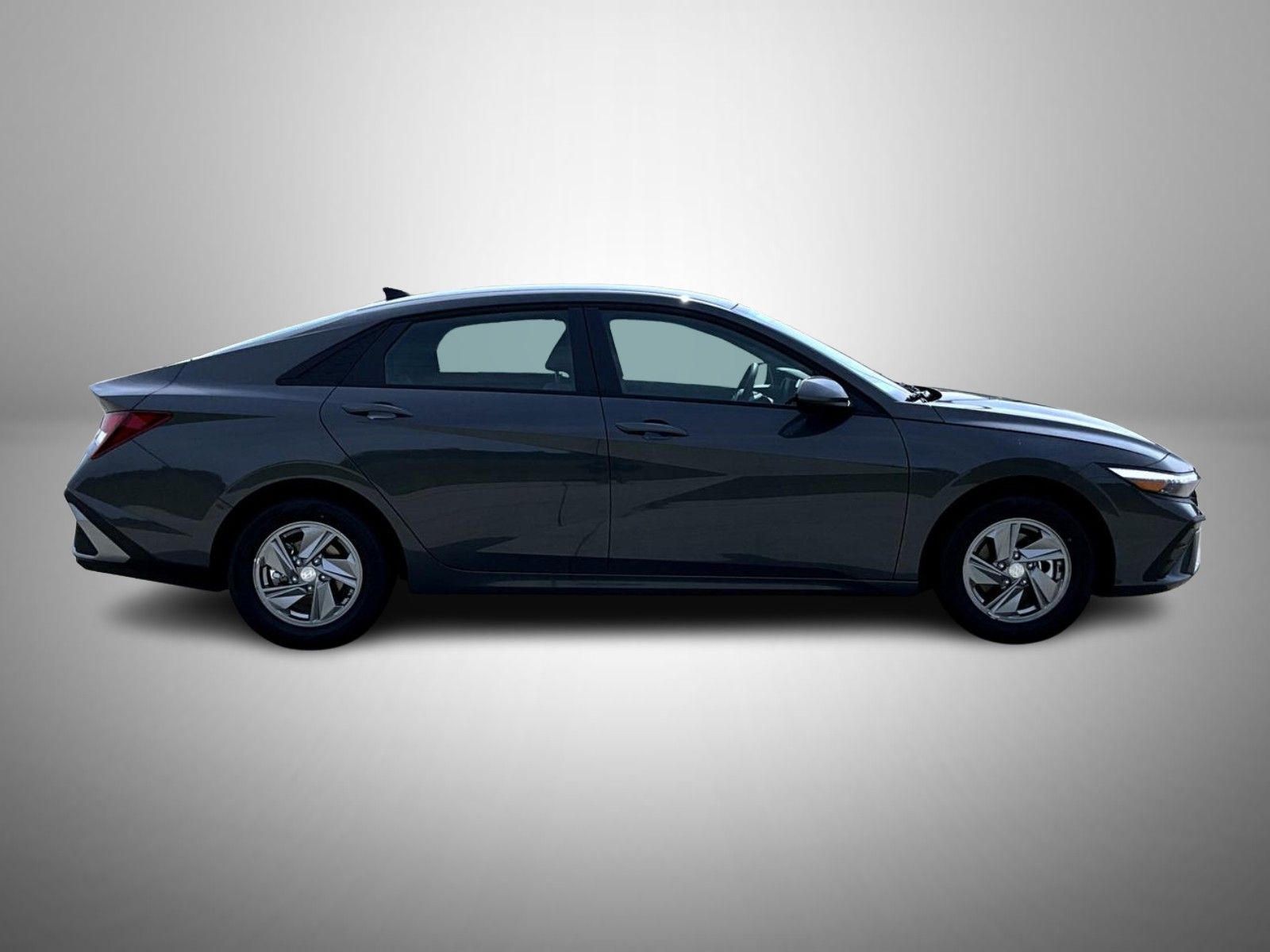 2025 Hyundai Elantra SE photo 4