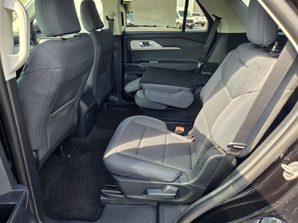 2025 Ford Explorer photo 16