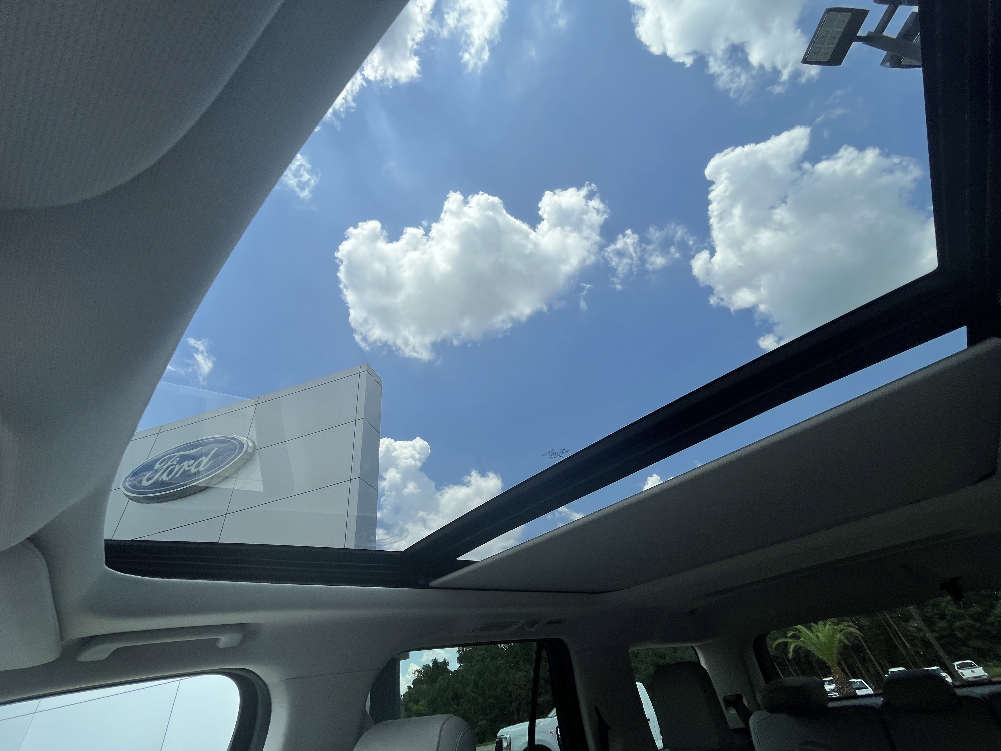 2025 Ford Expedition photo 4