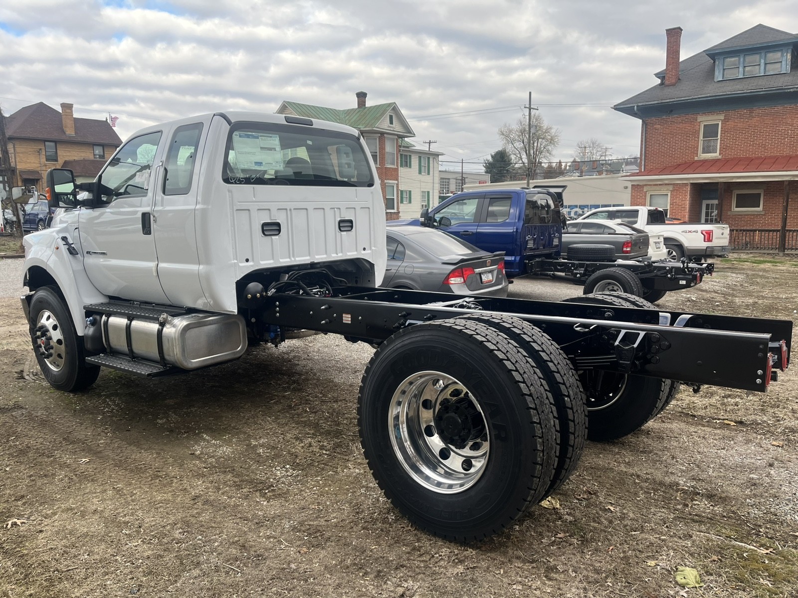 2026 Ford F-750 SuperCab photo 2