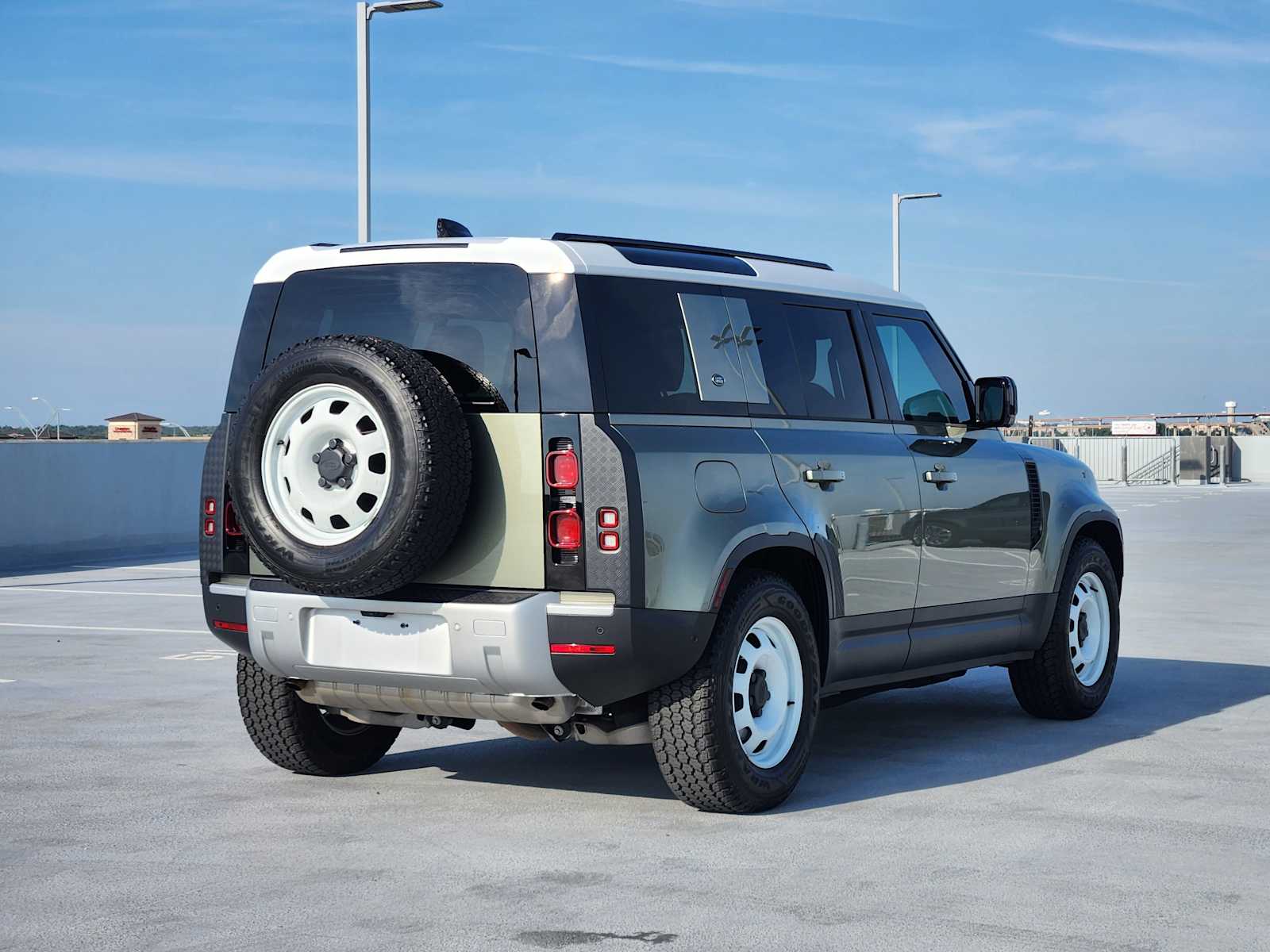 2024 Land Rover Defender S photo 5
