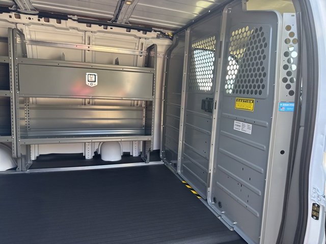 2025 Chevrolet Express Cargo 3500 photo 6