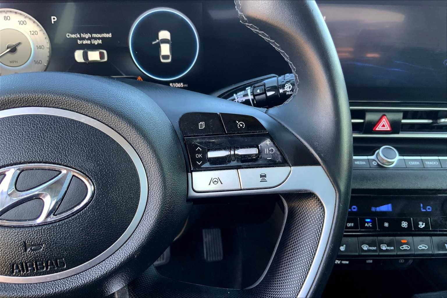 2021 Hyundai Elantra Limited photo 22