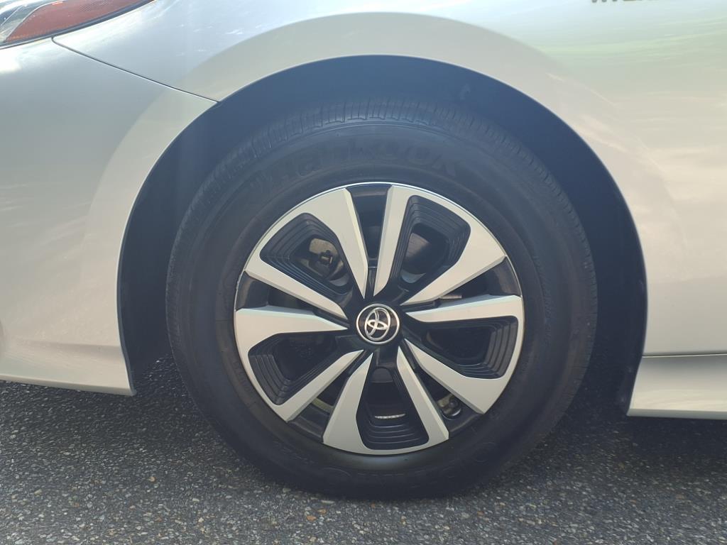 2019 Toyota Prius Prime Plus photo 4