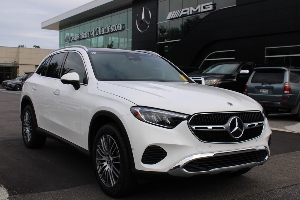 2025 Mercedes Benz GLC 300 photo 3