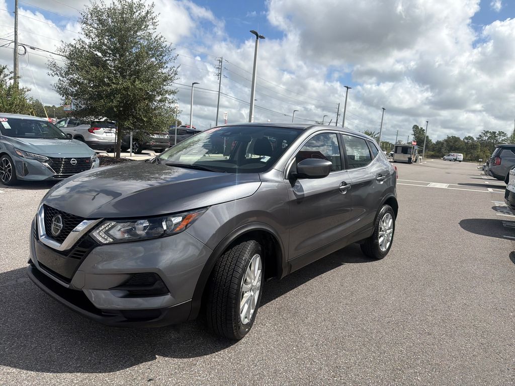 2022 Nissan Rogue Sport S photo 2