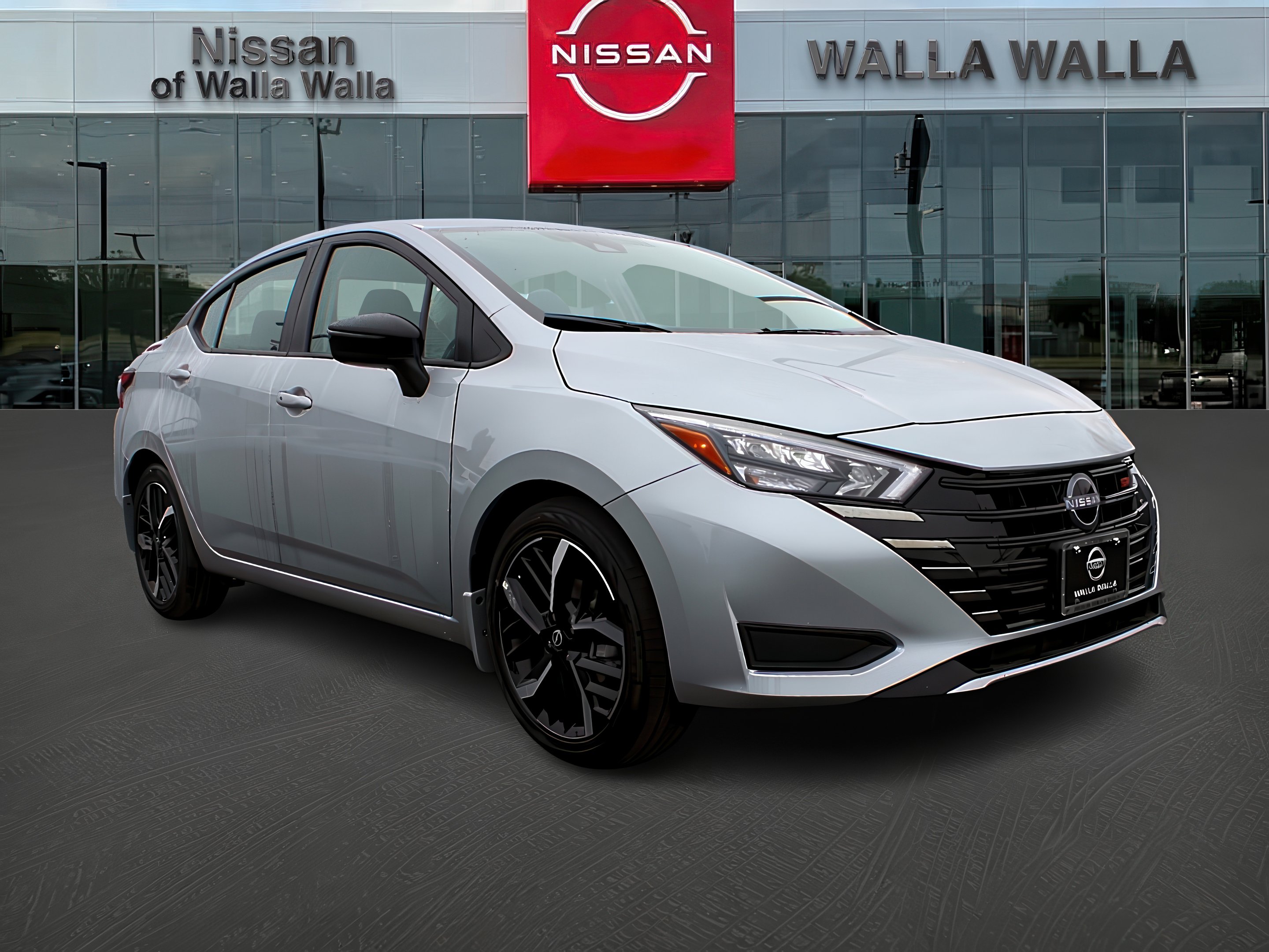 2025 Nissan Versa Sedan SR's photo