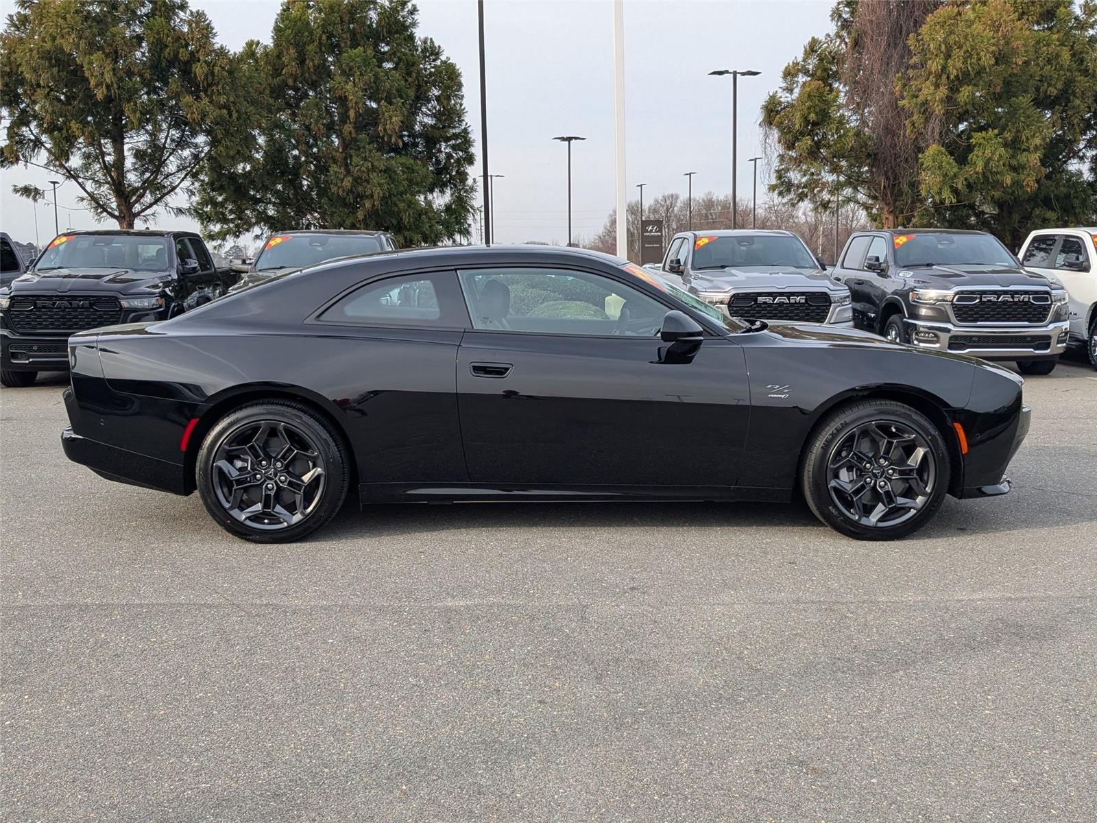 2025 Dodge Charger R/T photo 4