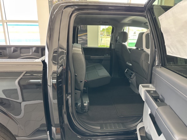 2025 Ford F-150 XLT photo 32