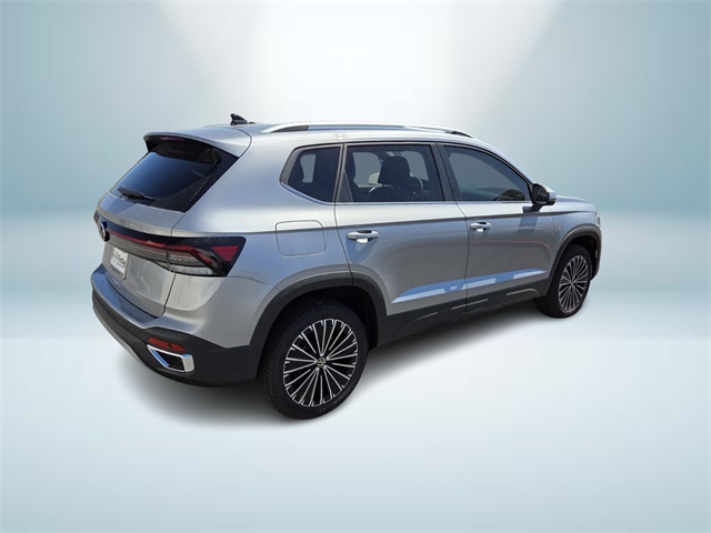 2025 Volkswagen Taos SE photo 4