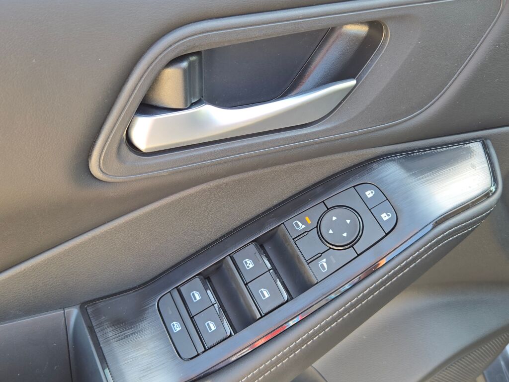 2026 Nissan Rogue SV photo 16