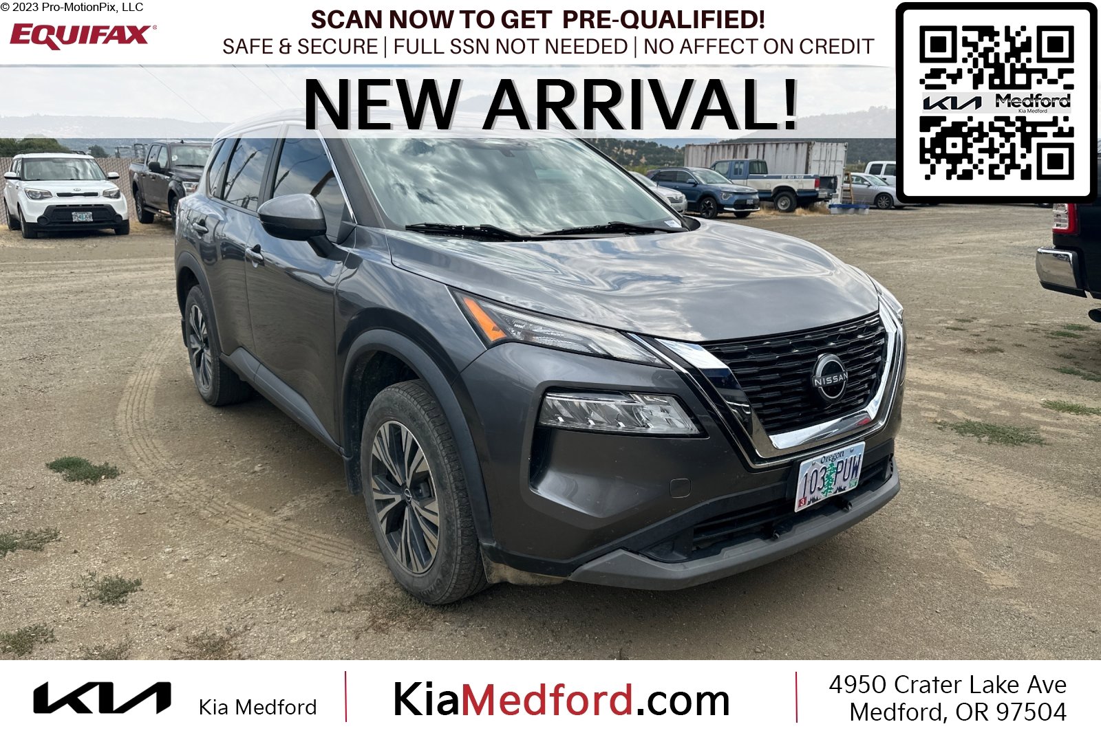 2022 Nissan Rogue SV's photo