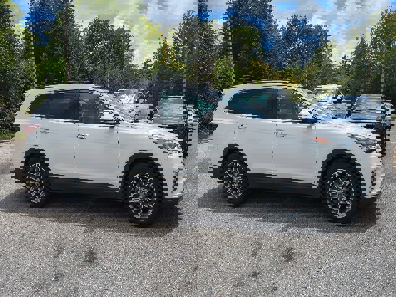 2017 Hyundai Santa Fe SE Ultimate photo 2
