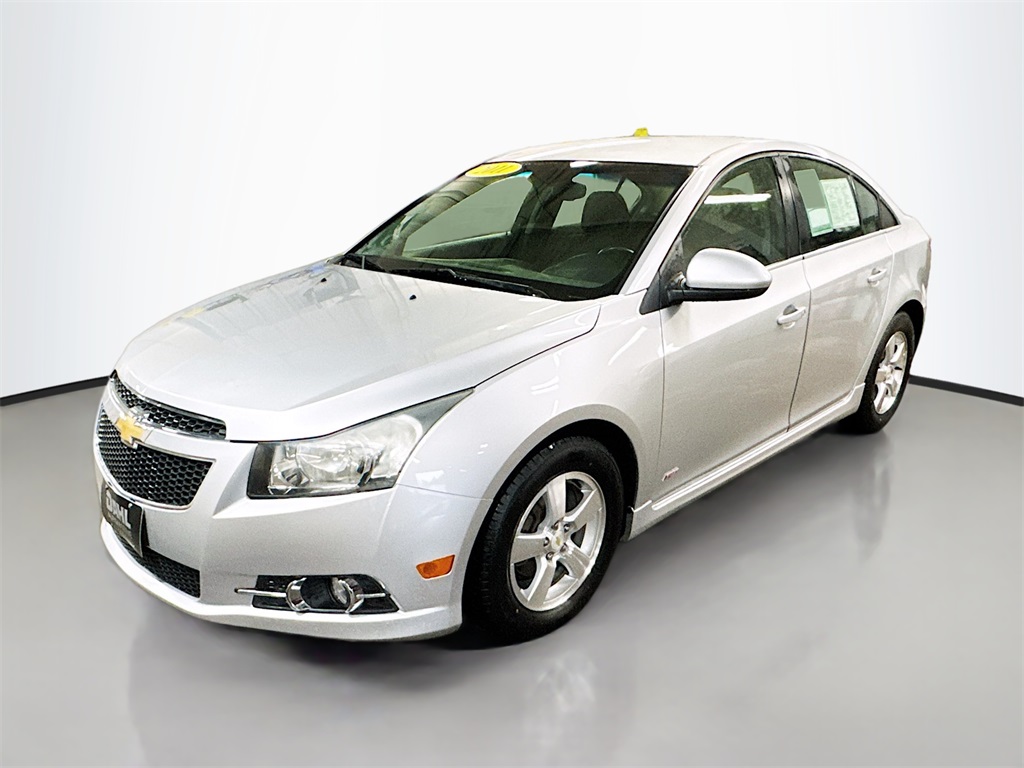 2011 Chevrolet Cruze LT photo 3