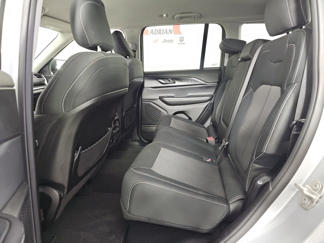 2023 Jeep Grand Cherokee Laredo Altitude photo 20